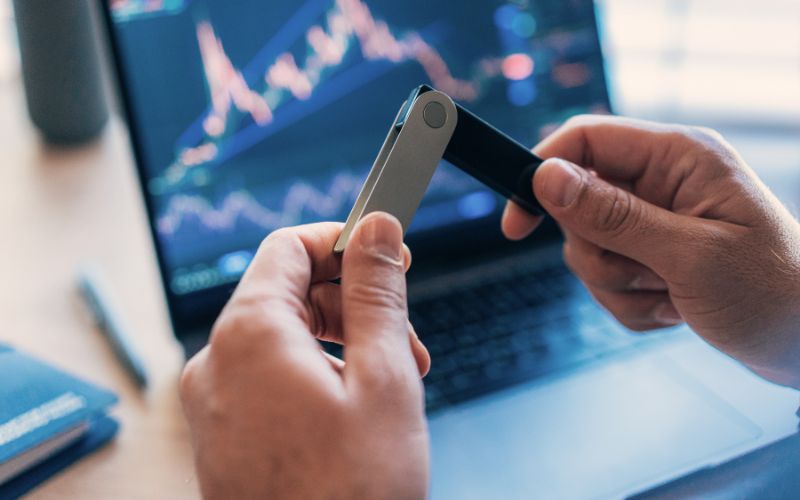 USB Stick der ein Kryptowallet darstellt